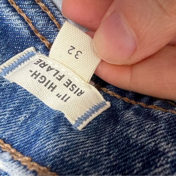Madewell 11" High-Rise Flare Jeans in Erickson Wash Stitched Pocket Size 32 - Picture 7 of 9